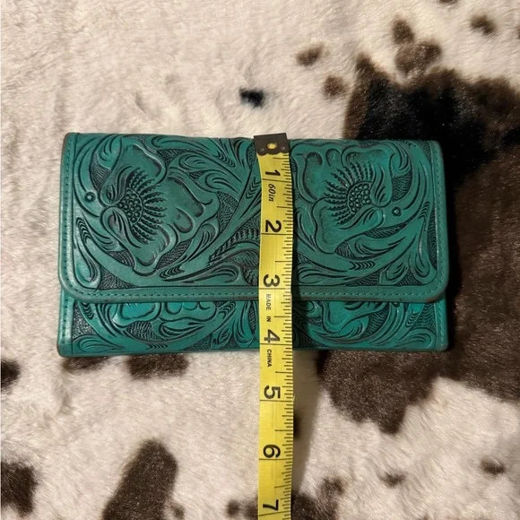 Boho Western Turquoise Hand tooled Leather wallet - Picture 8 of 9